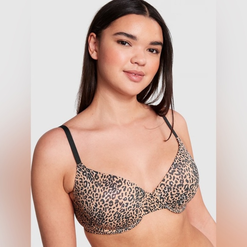PINK Victoria’s Secret WEAR EVERYWHERE
SUPER PUSH UP FULL COVERAGE BRA 34D